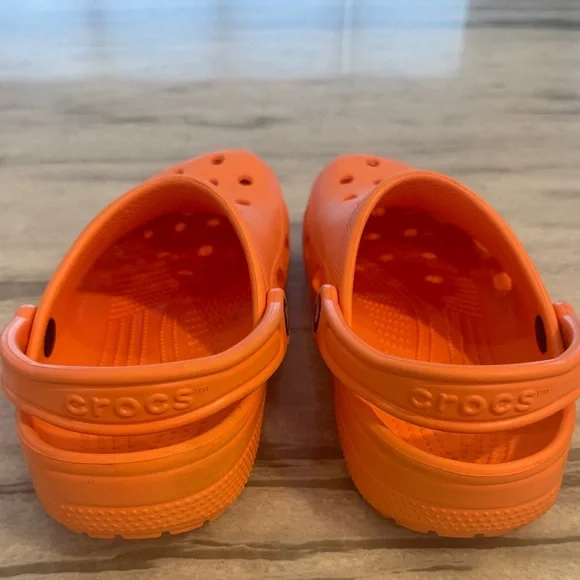 CROCS Women’s/Kids Coral Sandals - Picture 2 of 5